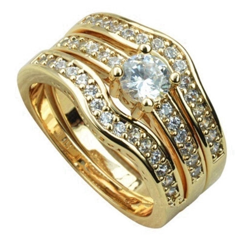 Bộ trang sức ba chiếc nhẫn vàng đính kim cương thời trang dành cho bạn nữ