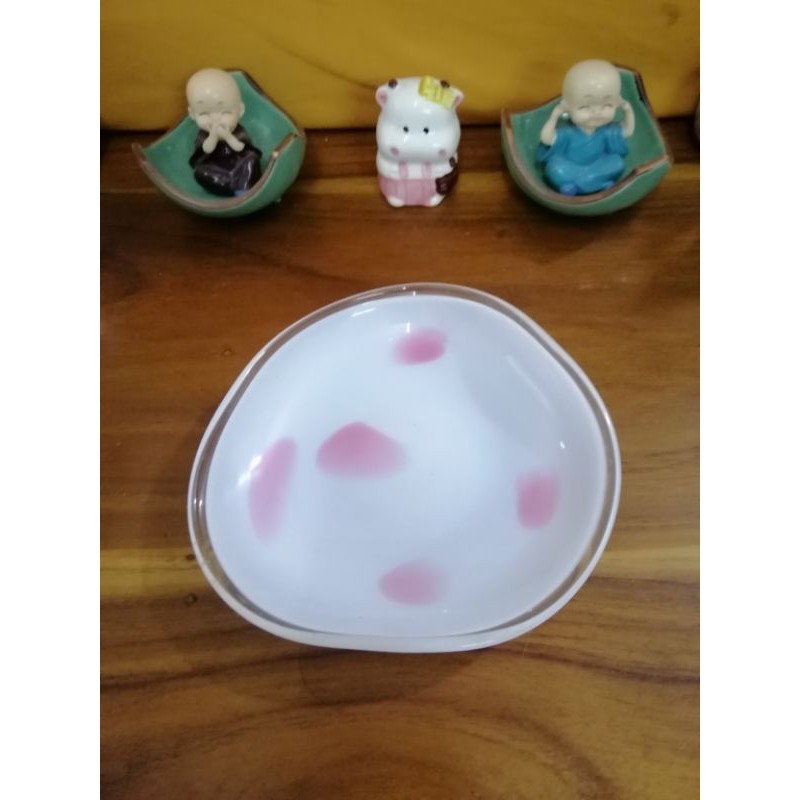 Dĩa thủy tinh dáng méo