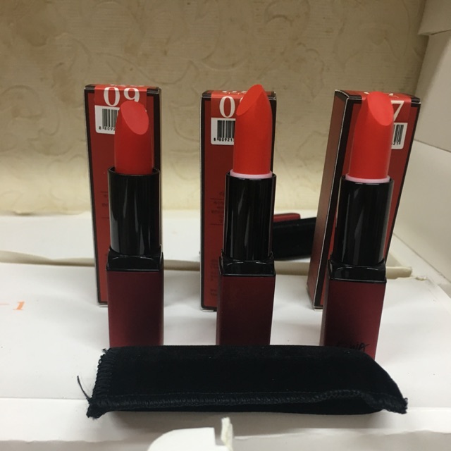 Son màu đỏ và đỏ cam bia nhung