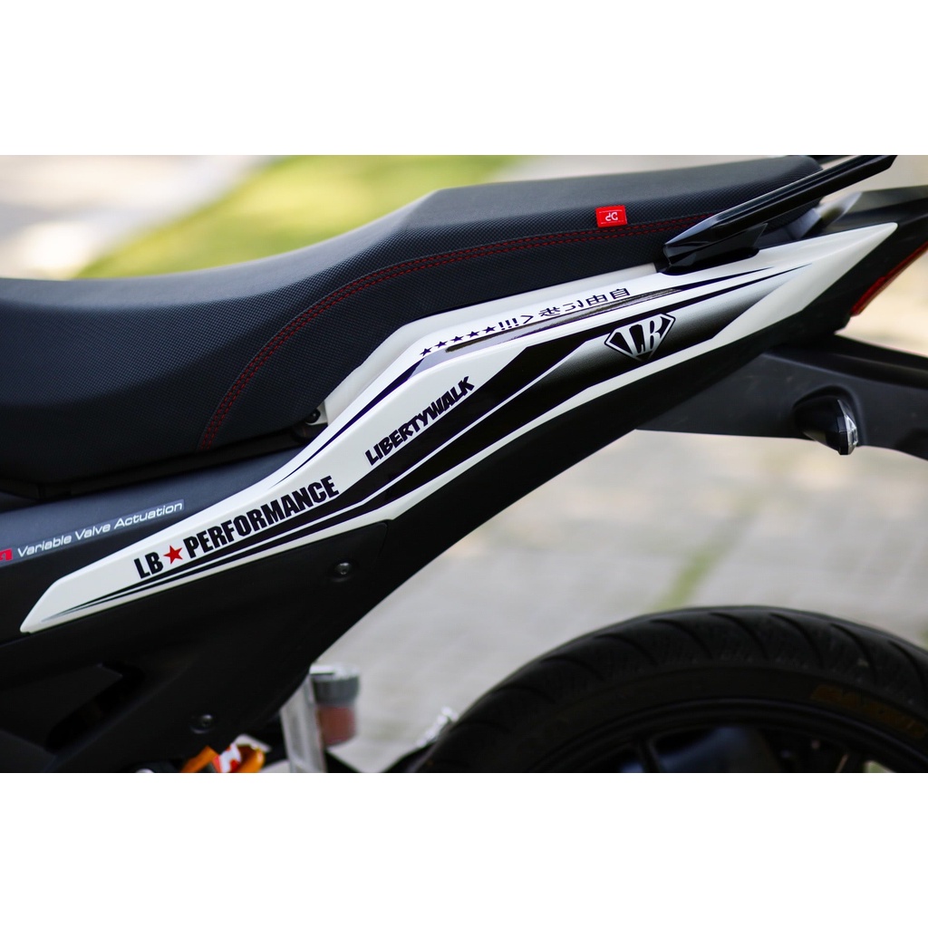 Tem Rời Dán Xe Exciter 155 Mẫu Liberty Walk Trắng Đen Cực Chất, Hàng 3 Lớp Chất Lượng Cao
