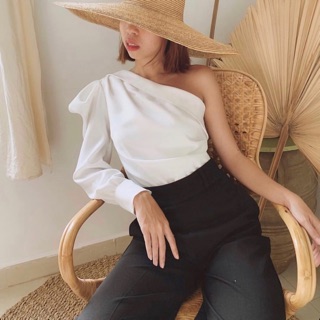Áo croptop trễ vai xẻ tay lệch - by SugarG