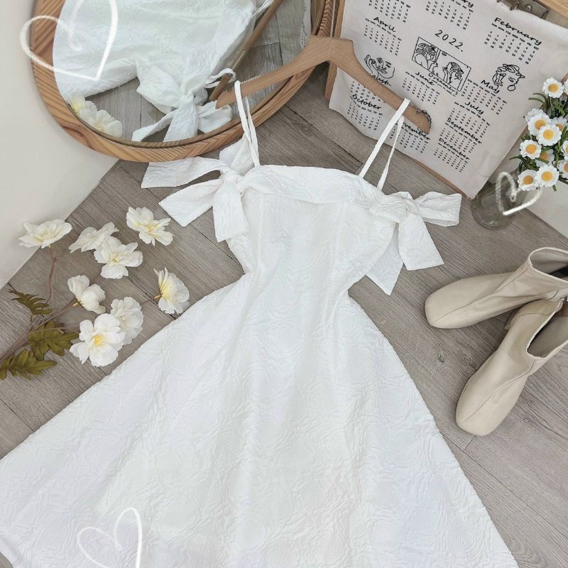 Đầm gấm xoè nơ rớt vai