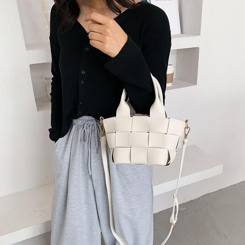 Túi Đeo Vai Dây Rút Thời Trang Cho Nữ