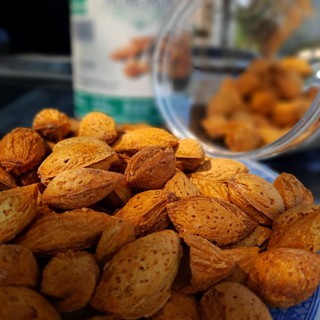 Hạnh Nhân Nuts Talk Rang Bơ