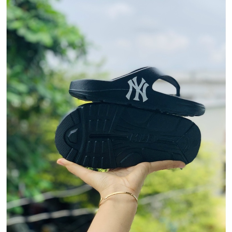 Dép 𝐌𝐋𝐁 nam nữ, dép quai ngang nam nữ unisex 𝐌𝐋𝐁 -FREESHIP + Hộp- dép kẹp 𝐌𝐋𝐁 𝐍𝐘 thể thao bóng chày nam nữ in 𝐍𝐘 đen