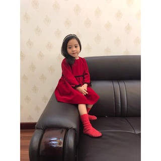 Váy nhung tăm đỏ bé gái