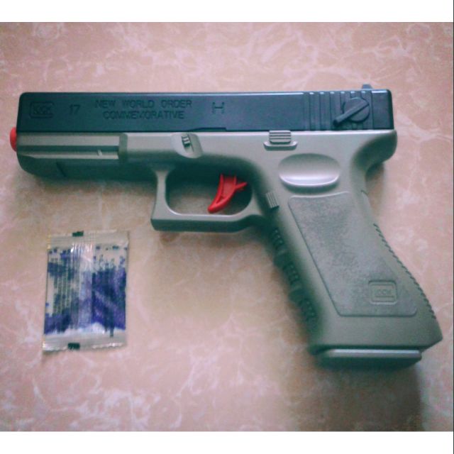 Súng đồ chơi bắn đạn nước Glock 17