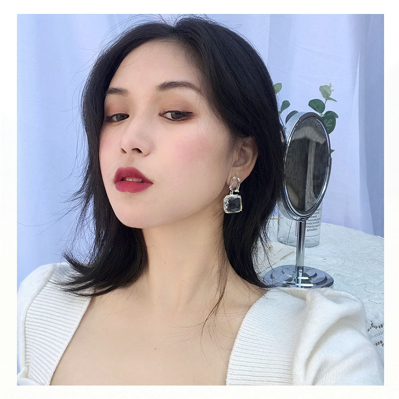 Khuyên Tai Nữ Trang Dáng Dài Tạo Hình Độc Đáo