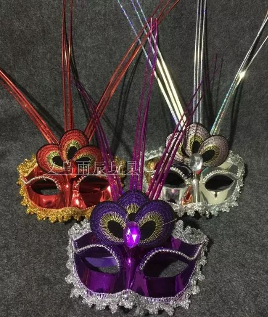 Mặt nạ hoá trang nửa mặt