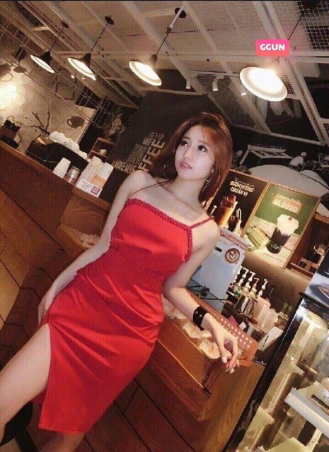 Đầm body kết cườm xẻ tà sang chảnh + Ảnh thật | BigBuy360 - bigbuy360.vn