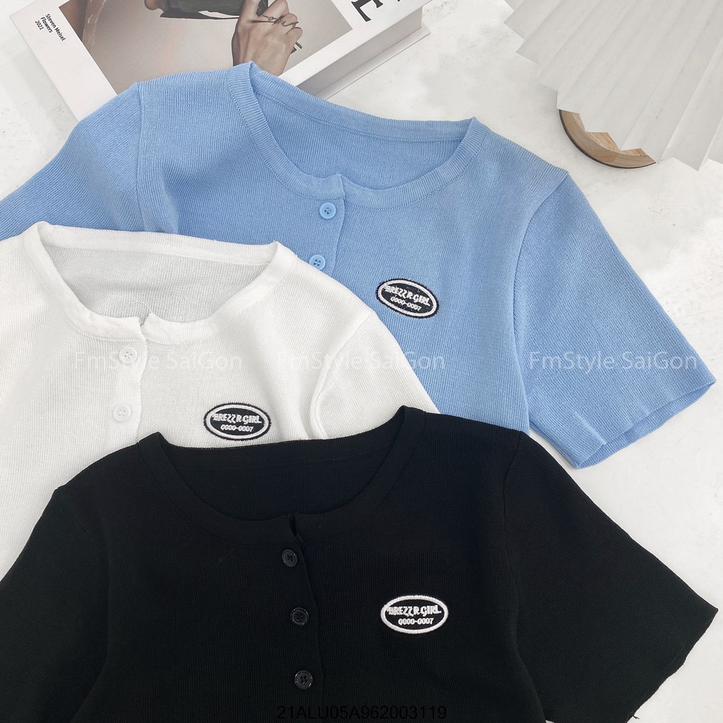 Áo len nữ tay ngắn gài nút mác thêu, áo croptop cộc tay kiểu dáng ulzzang Hàn Quốc Fmstyle Saigon 21ALU05A962003 | BigBuy360 - bigbuy360.vn