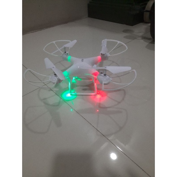 Flycam máy bay điều khiển từ xa 4 cánh siêu bền sử dụng sóng 2.4g