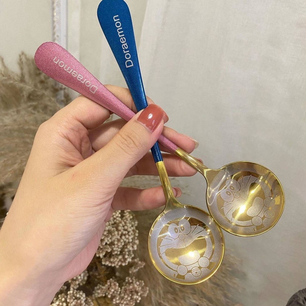 Muỗng cà phê tròn hoạt hình Doraemon màu vàng hồng tinh tế chất liệu thép không gỉ