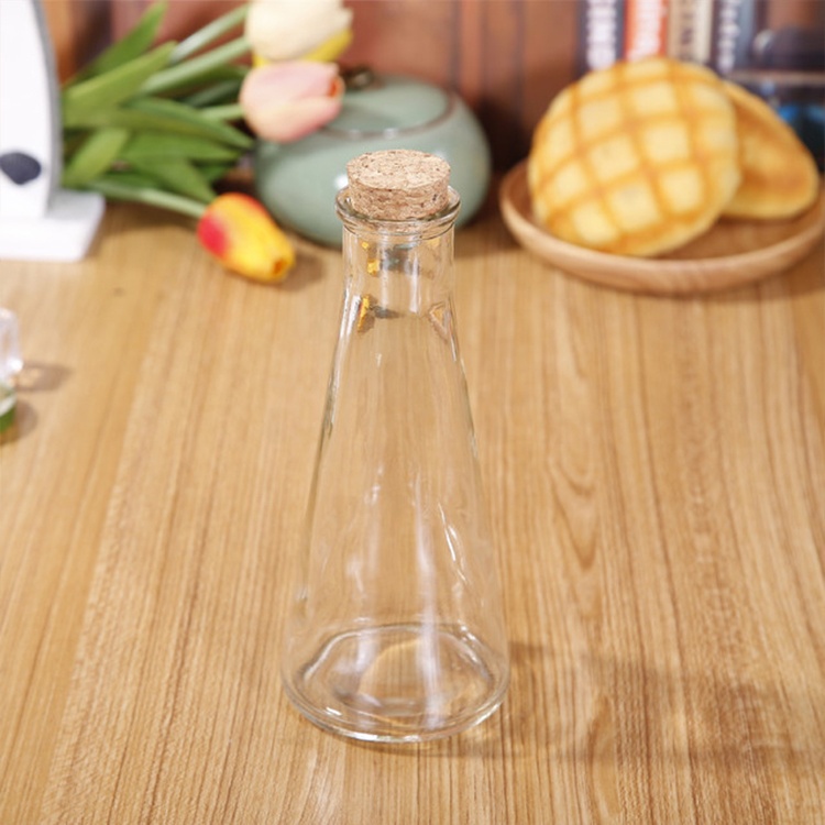 Chai thủy tinh / Lọ thủy tinh decor hình tam giác (chai nón) có nút bần 350ML