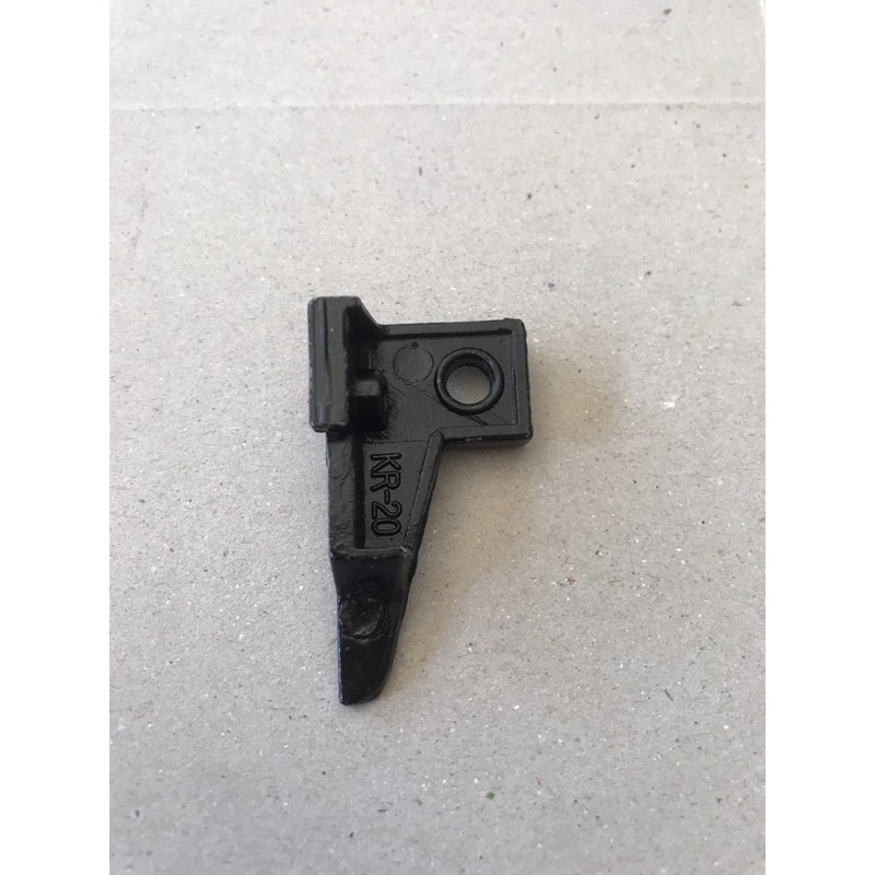 cùi gắn dao trên máy vắt sổ siruba 4 ống