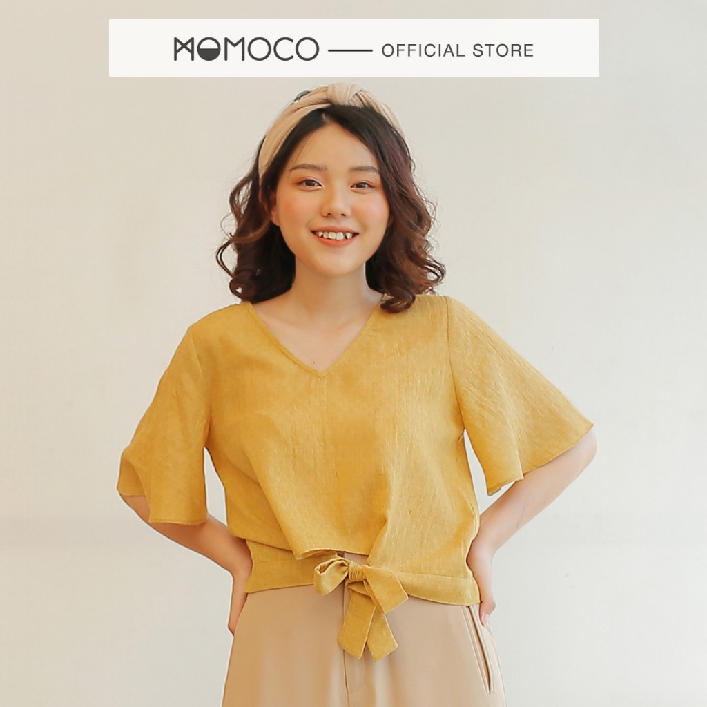 Áo Blouse Dáng Lỡ MOMOCO Cổ Tim Đai Liền Nơ Gấu M2599