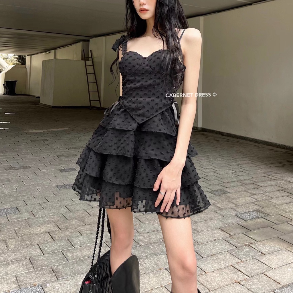 Set áo hai dây buộc nơ kèm chân váy xòe chất ren bi phong cách ullzang