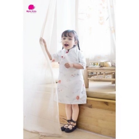 Set áo dài cách tân mặc tết mẹ và bé gái họa tiết hoa màu trắng Myla Kids mẫu áo sườn xám chất tơ organza