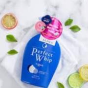 Sữa tắm dưỡng ẩm Senka Perfect 500mlCHÍNH HÃNG  ngăn cơ thể khỏi mùi khó chịu, lưu lại hương hoa trên làn da cả ngày