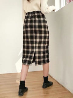 Chân váy kẻ caro bút chì