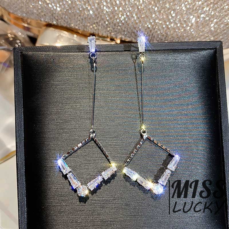 Khuyên tai nữ kiểu dáng hình học thời trang cá tính