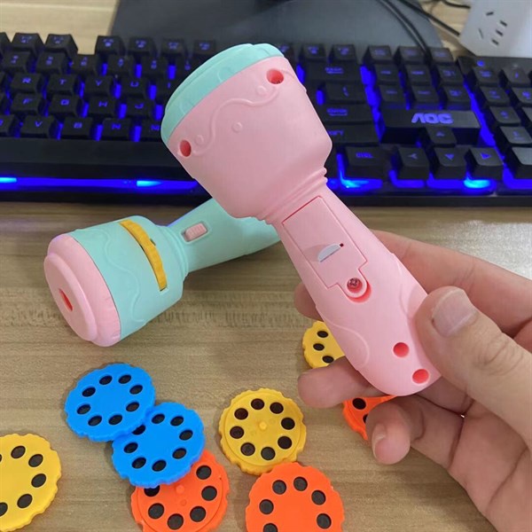 Đồ chơi đèn pin chiếu hình nhiều chủ đề cho bé thích khám phá , chủ đề sinh động cho bé thích thú 811-216 SP100000278