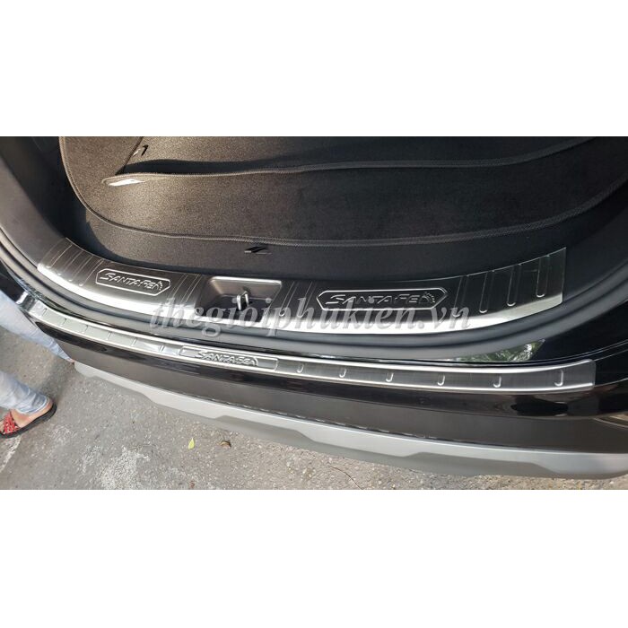 Ốp chống trầy cốp Hyundai Santafe 2019-2022– INOX(hàng cao cấp)