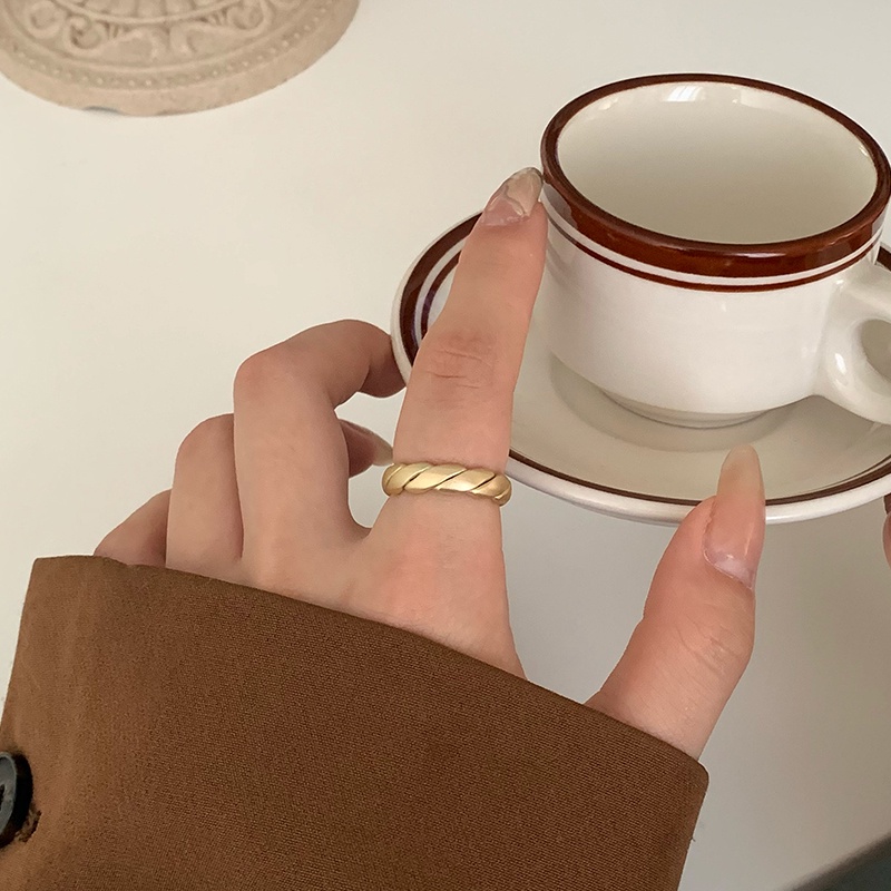 Nhẫn nữ trơn basic đeo tay hình bán nguyệt bằng hợp kim R009