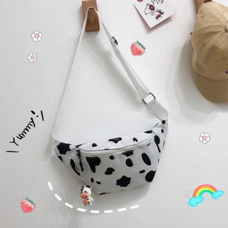Túi đeo chéo hoạ tiết bò sữa