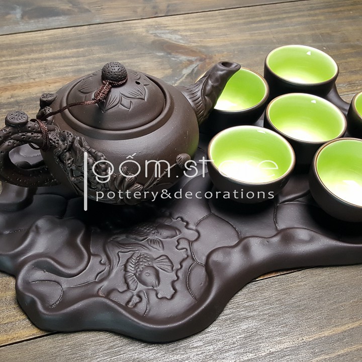 Ấm trà tử sa Bát Tràng đắp nổi hoa sen, kèm khay ấm chén hình chiếc lá sen | BigBuy360 - bigbuy360.vn