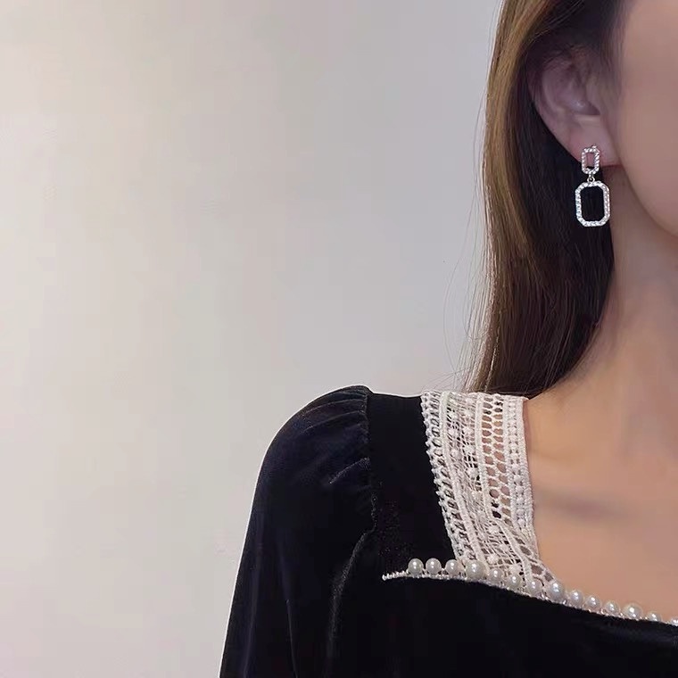 Đôi Bông Tai Hình Vuông Đính Đá Thời Trang Cho Nữ