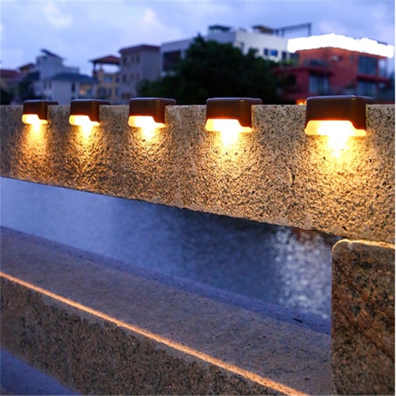Đèn LED Năng Lượng Mặt Trời Phù Hợp Với Ban Công, Mái Nhà, mảng, cầu thang, hàng rào có thể tự cài đặt mà không cần dây.