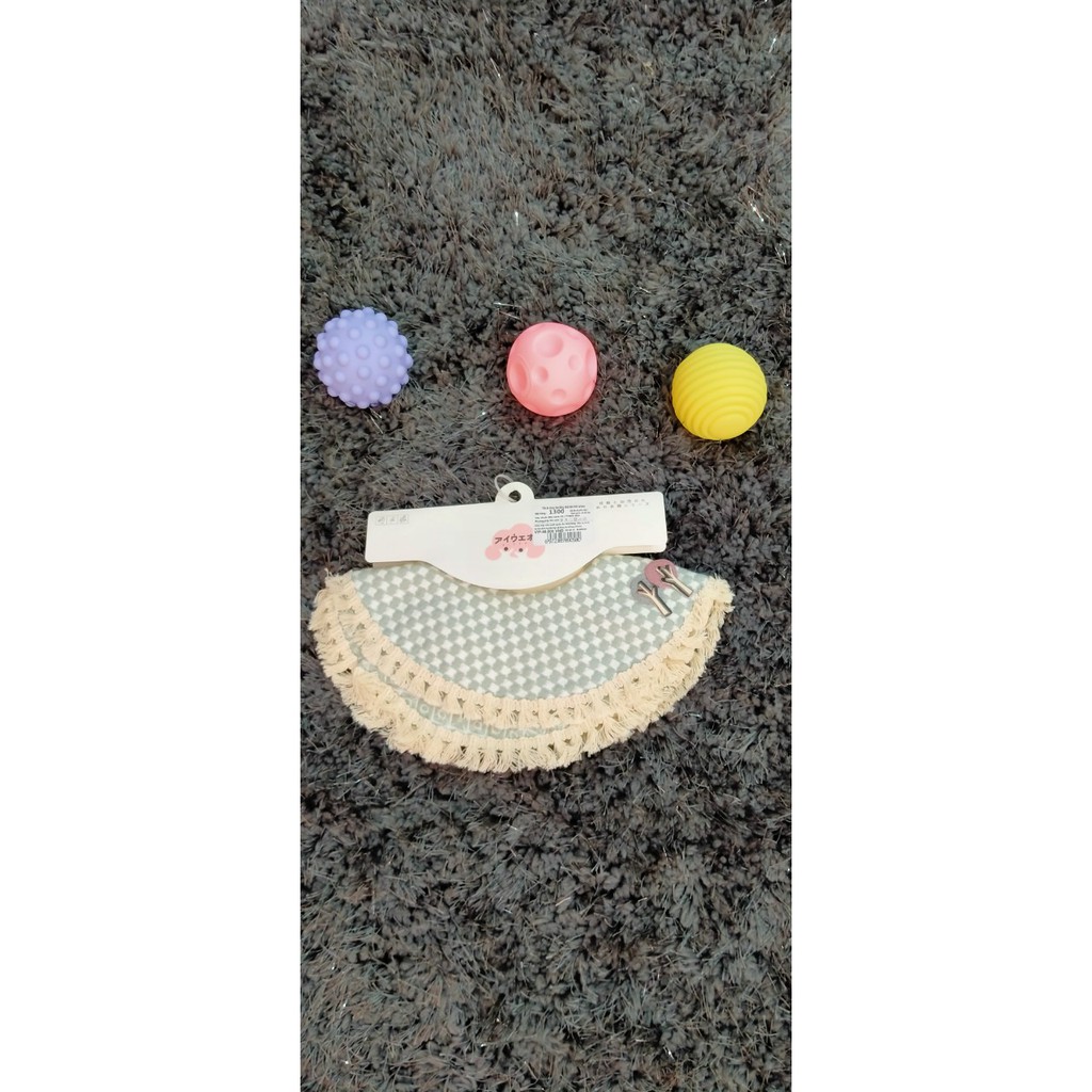 Yếm ăn kiểu donut đan bông nhún bèo hình cartoon (1300),  chất liệu cotton 100% , thương hiệu Aiueo Nhật Bản