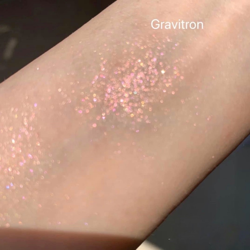 BẮT SÁNG HIGHLIGHT KAT VON D METAL CRUSH MÀU GRAVITRON