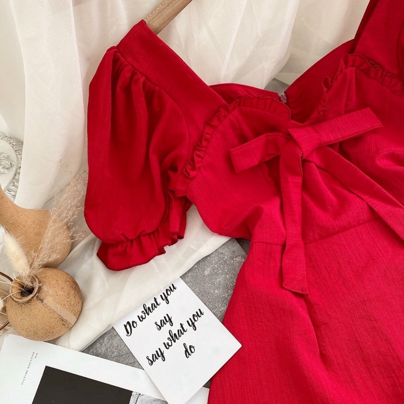 ĐẦM ĐỎ NƠ NGỰC