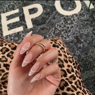Nailbox móng giả móng úp viền đen trắng