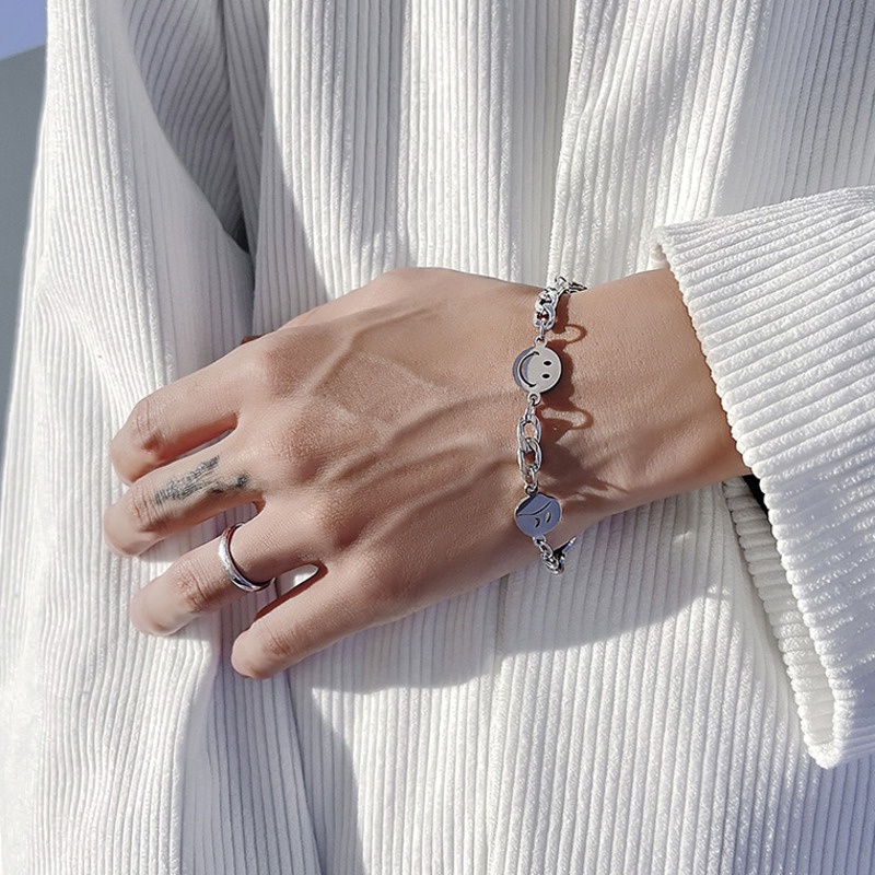 Vòng tay thép titan mặt cười phong cách hip hop cổ điển thời trang