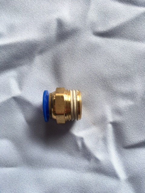 Đầu chuyển ren 21mm ra ống 12mm dùng cho hơi hoặc nước ren ngoài 21mm chuyển ra ống 12mm.