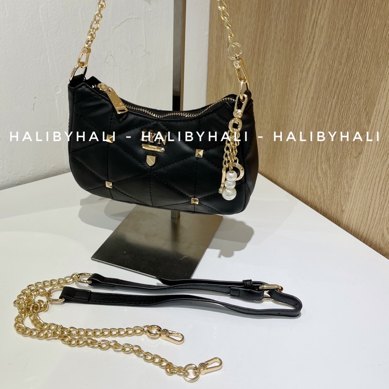 Túi LYN kẹp nách da trám kèm móc túi xinh xắn