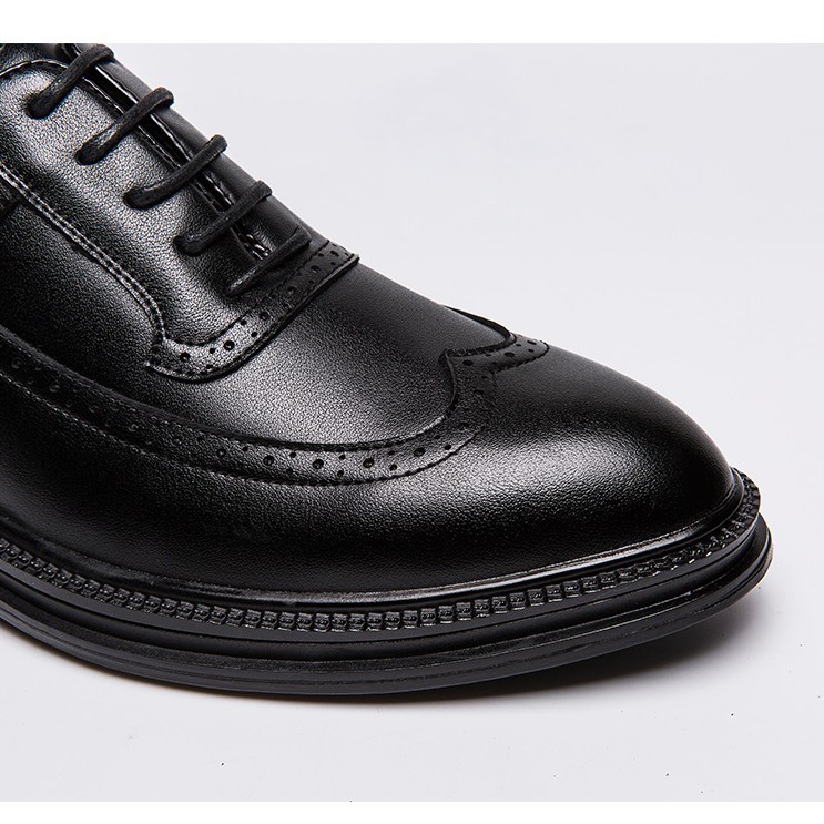 Men's leather shoes, luxurious and trendy style