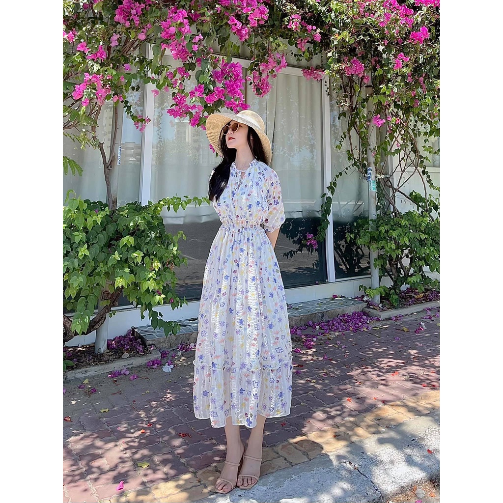 Đầm voan thêu dài