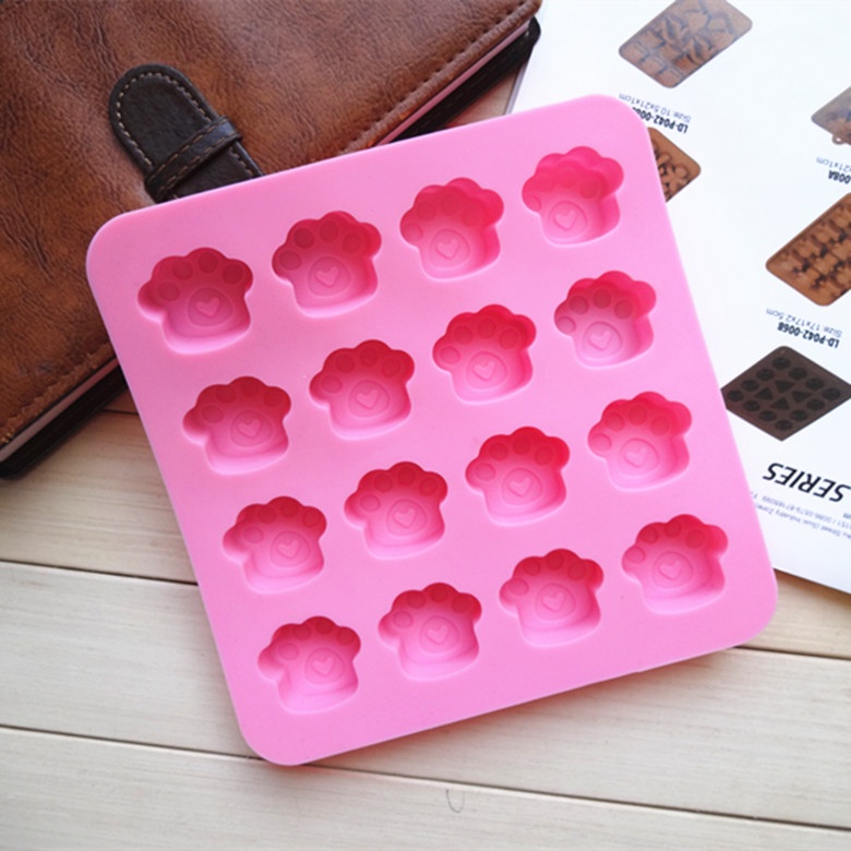 Khuôn silicone 16 Lỗ Làm Bánh Kẹo / Sô Cô La Hình Dấu Chân Thú Cưng Chống Dính