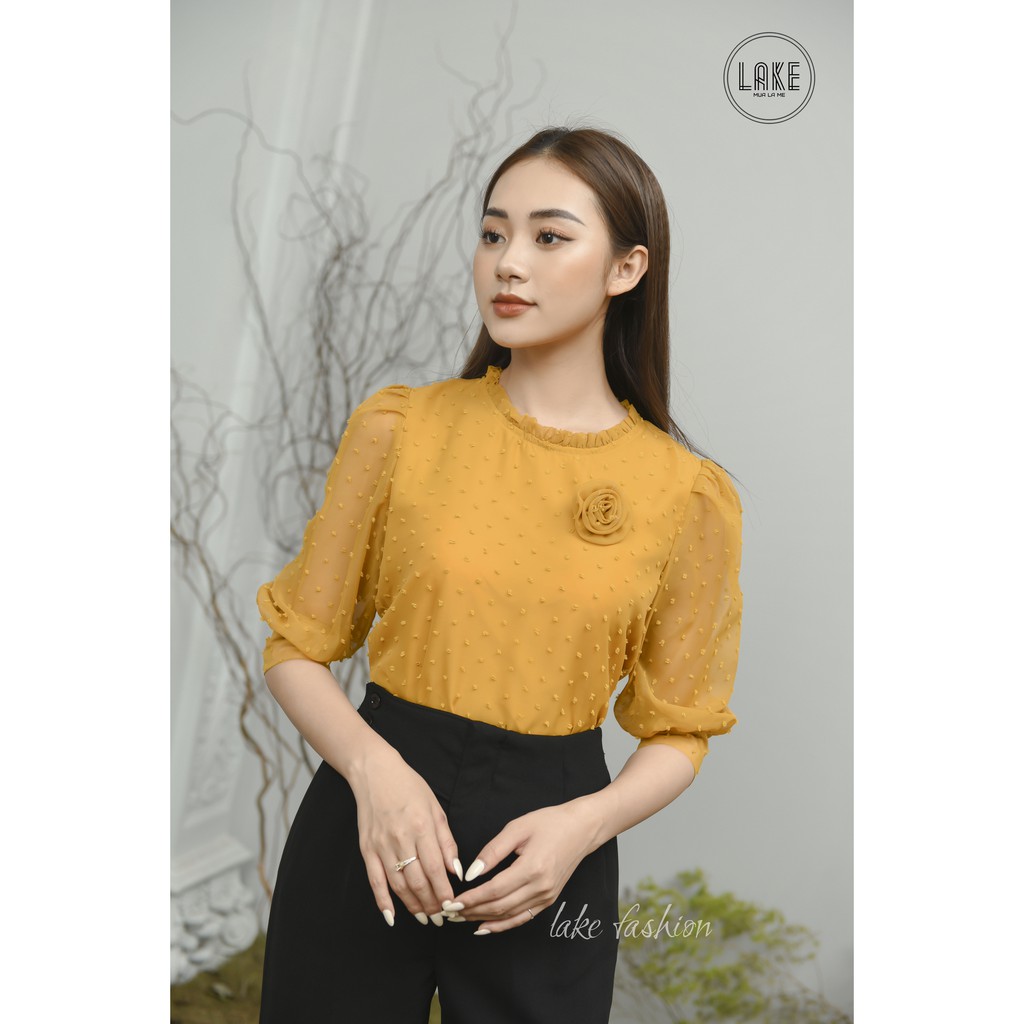 [ Áo sơ mi nữ đẹp 2021 ] ao so mi, hoa cài ngực cổ bèo tròn, tay ngắn lake fashion