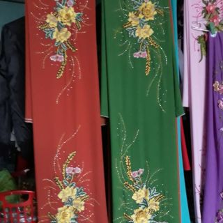 Vải tằm ý kết hoa văn