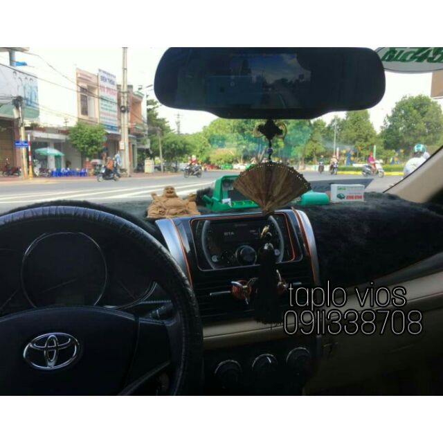Thảm taplo  lông thú vios