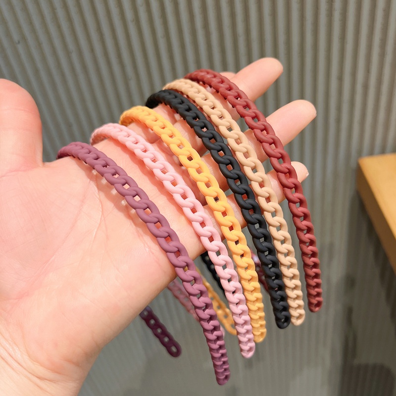 Bờm tóc xoắn, băng đô cài tóc, bờm xếp mắt xích phong cách thời trang cho nữ