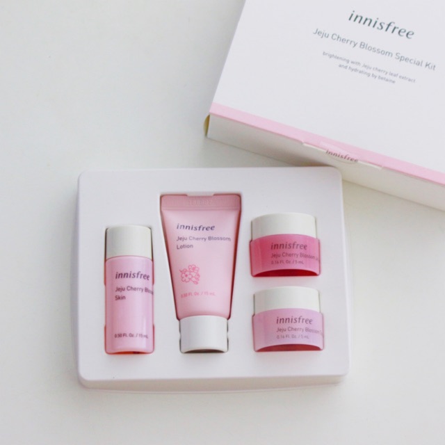 Bộ dưỡng trắng hoa anh đào Innisfree Jeju cherry blossom Special kit