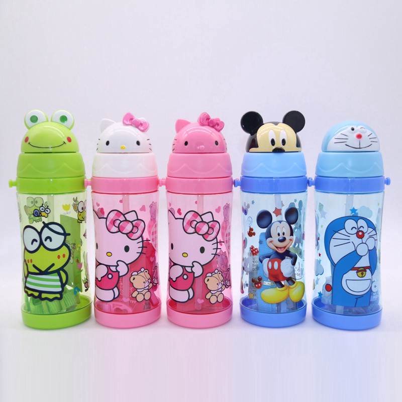 Bình uống nước ống hút nhựa 450ml họa tiết Hello Kitty Doraemon Chuột Mickey Hoàng tử ếch