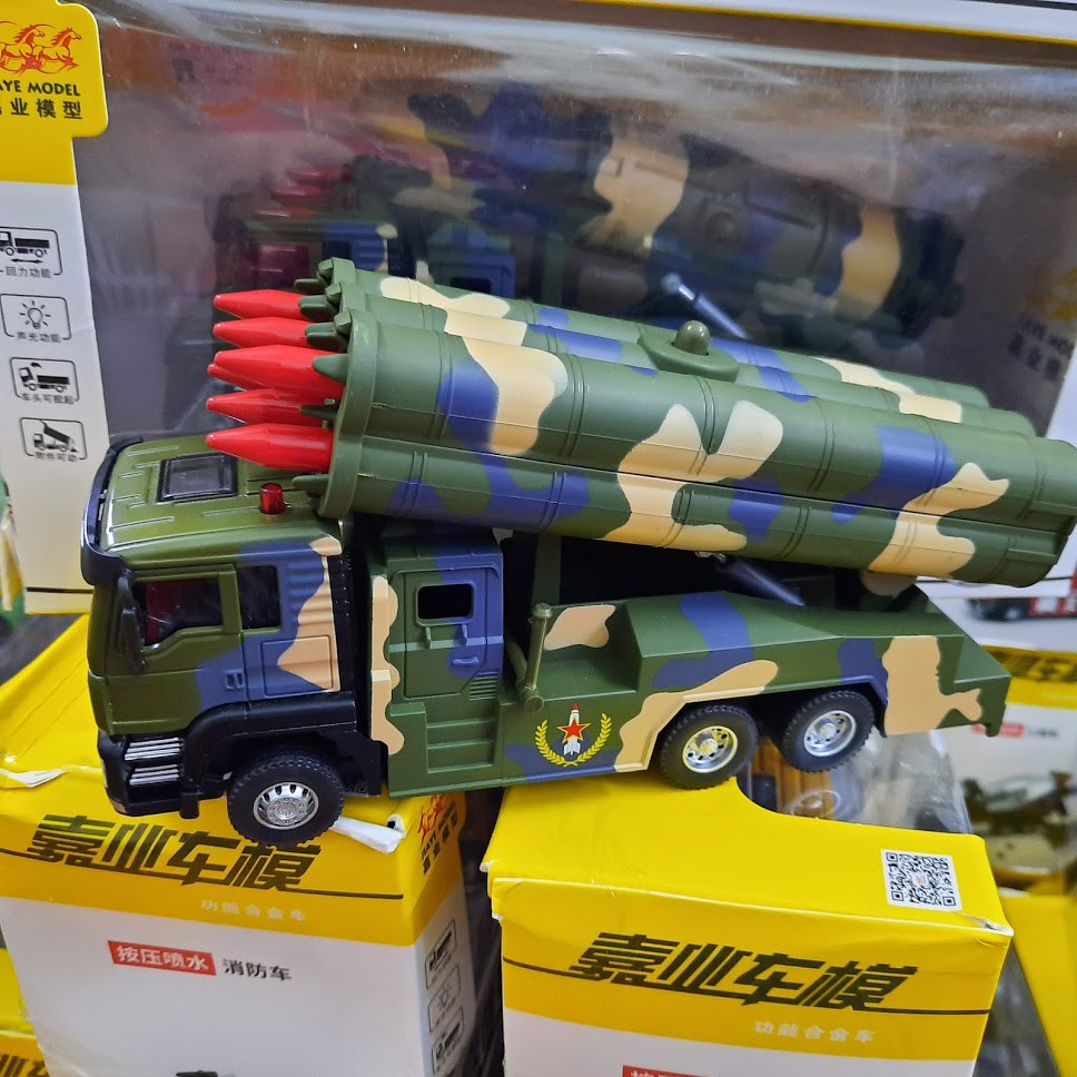 Xe quân sự bằng hợp kim nhựa có âm thanh và đèn xe đồ chơi trẻ em