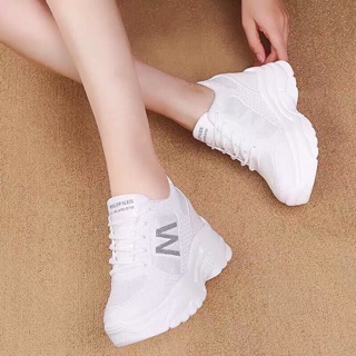Giày thể thao chữ M đế dày